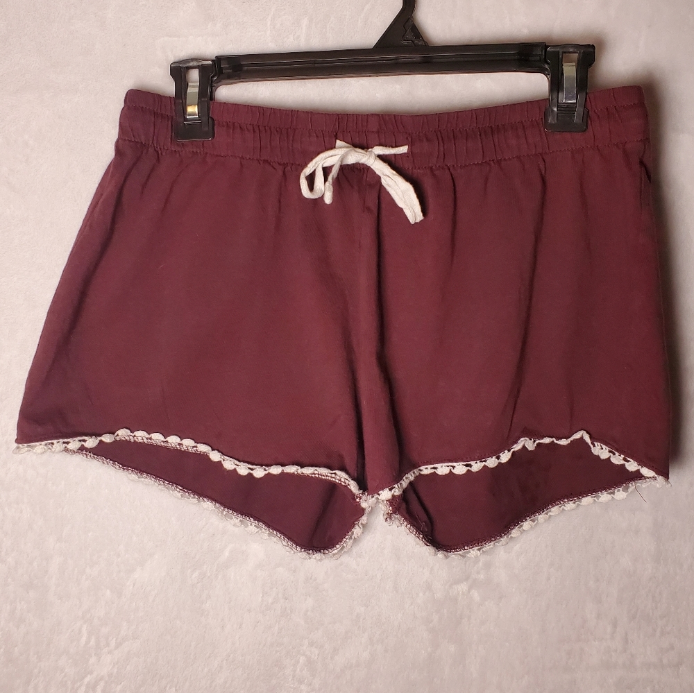 Shorts with detail